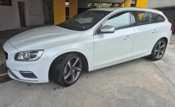 VOLVO V60 2.0 T5 R DESIGN DYNAMIC 16V TURBO GASOLINA 4P AUTOMATIZADO